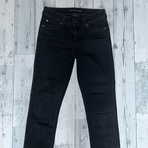 Levi’s black mid-rise skinny jeans- size 4M